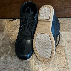 Women’s size 6 winter boot